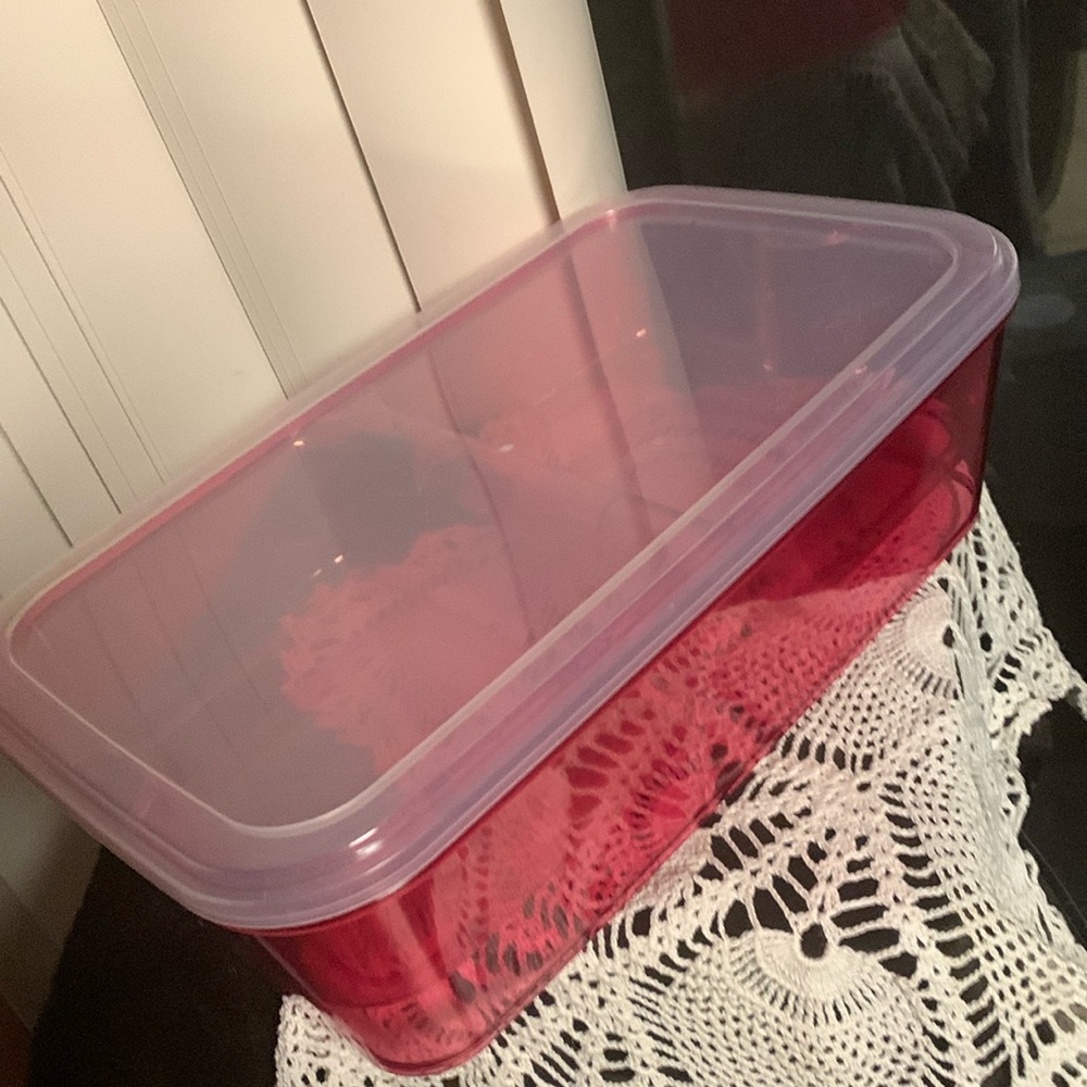 Chill and serve container